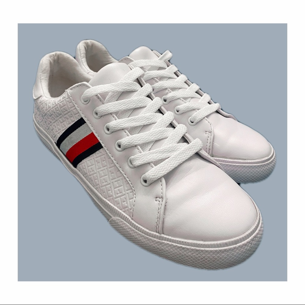 Tommy Hilfiger Women's Lexx Sneaker Shoes Size 8 White Red Blue Embossed Logo